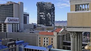 Implosão do Trump Plaza Hotel and Casino - último vestígio da marca do ex-presidente em Atlantic City, que já dominou a cidade - ocorreu no dia 17 