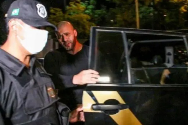 O deputado federal Daniel Silveira (PSL-RJ) é transferido para Batalhão Especial Prisional. O deputado federal Daniel Silveira (PSL-RJ) é transferido para Batalhão Especial Prisional.