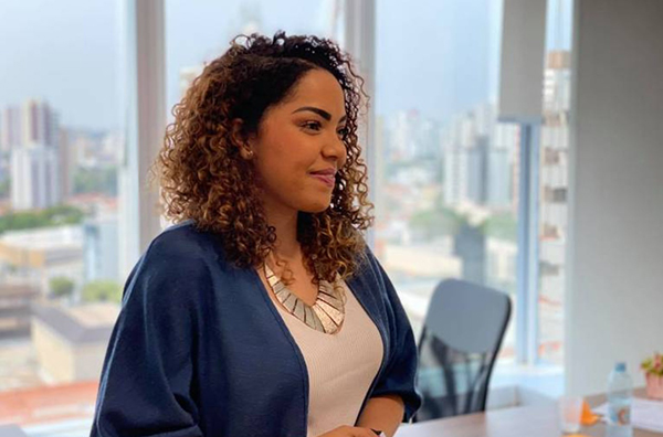 A prefeita da cidade de Bauru (SP), Suéllen Rosim