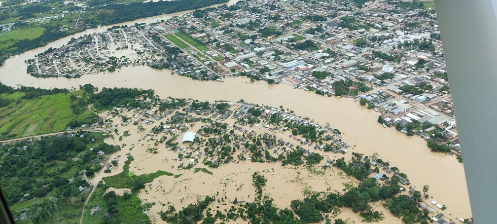 Cheias afetaram mais de 130 mil pessoas; governo estadual teme isolamento por via terrestre com persistência da chuva nos próximos dias