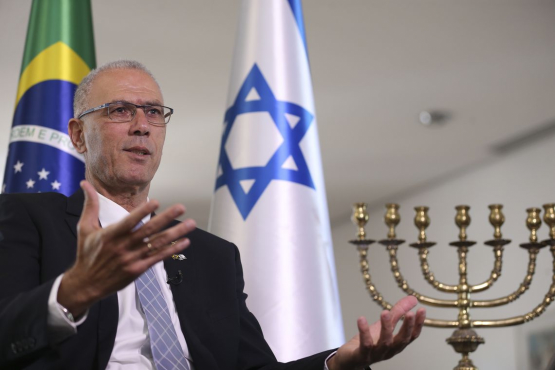 O diálogo, por telefone, foi acompanhado presencialmente pelo embaixador de Israel no Brasil, Yossi Shelley O diálogo, por telefone, foi acompanhado presencialmente pelo embaixador de Israel no Brasil, Yossi Shelley