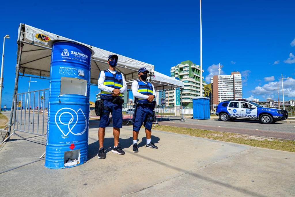 São seis equipamentos, com capacidade de 150 litros de água e 50 litros de sabão