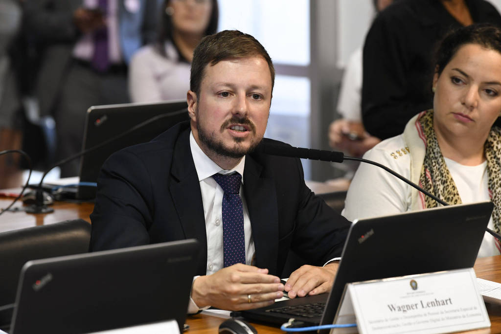 Wagner Lenhart fala durante audiência pública na Comissão de Assuntos Sociais