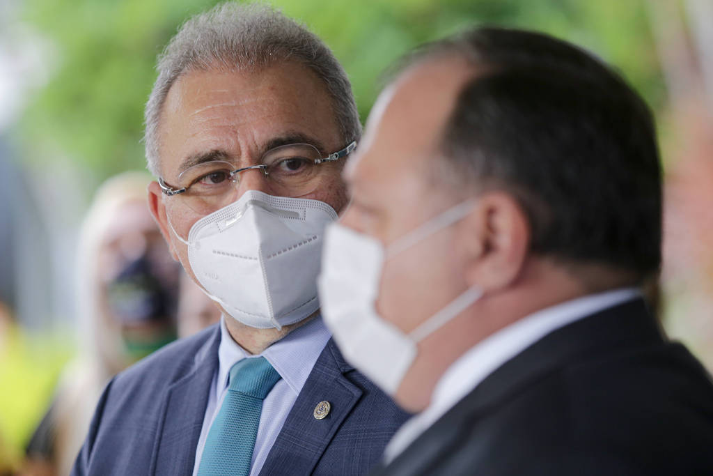 Marcelo Queiroga, futuro ministro, e Eduardo Pazuello, atual ministro da Saúde, em Brasília