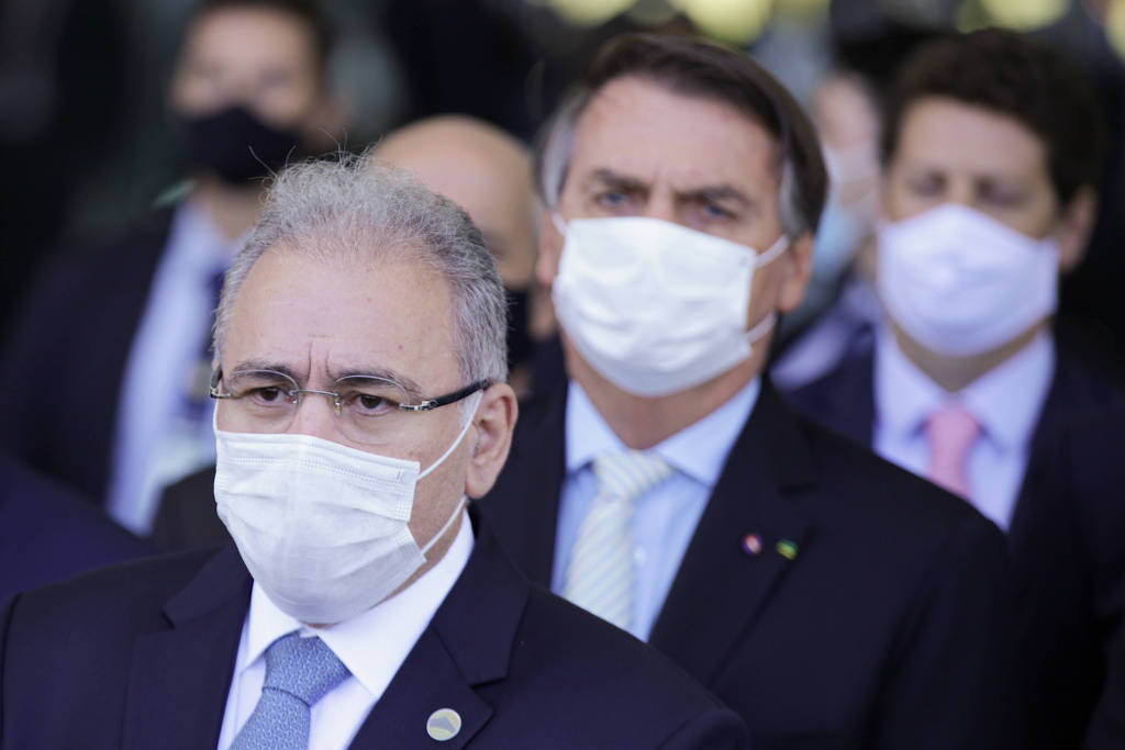 O ministro da Saúde, Marcelo Queiroga, e o presidente da república, Jair Bolsonaro, após reunião sobre a Covid-19