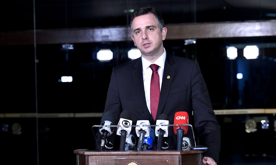 Presidente do Senado disse que confia nas decisões de Bolsonaro