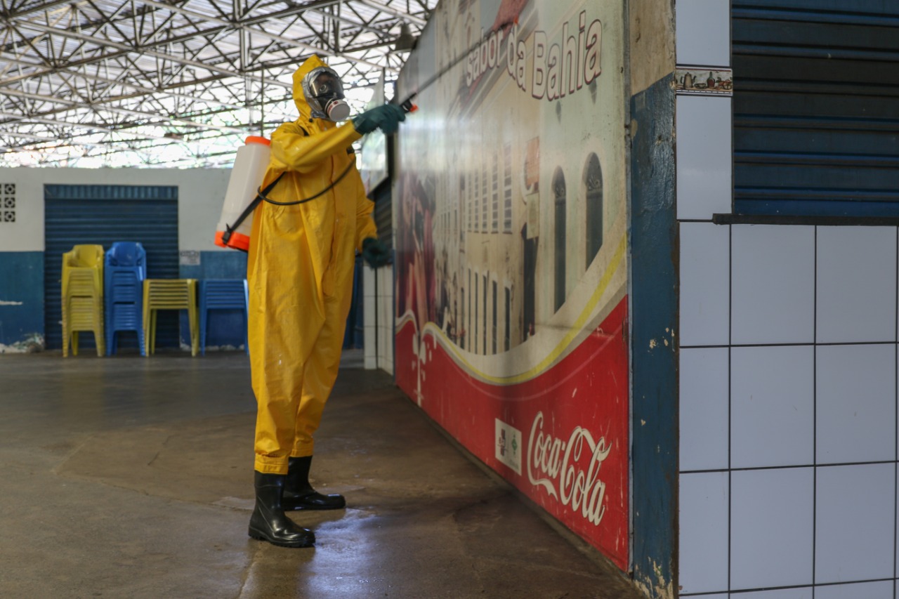 Bombeiros auxiliaram na tarefa 