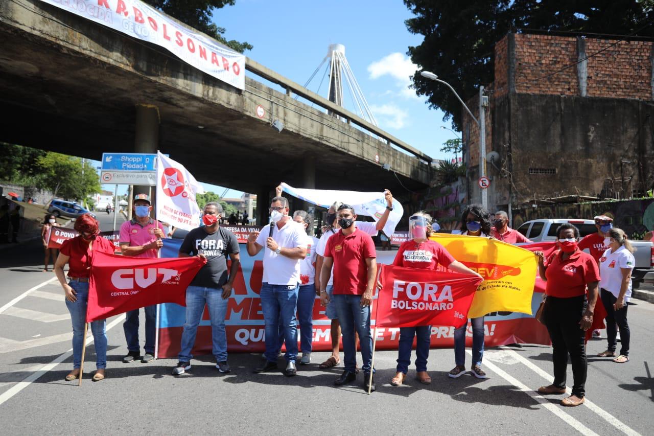 Ato é marcado por paralização na Estação da Lapa em Salvador