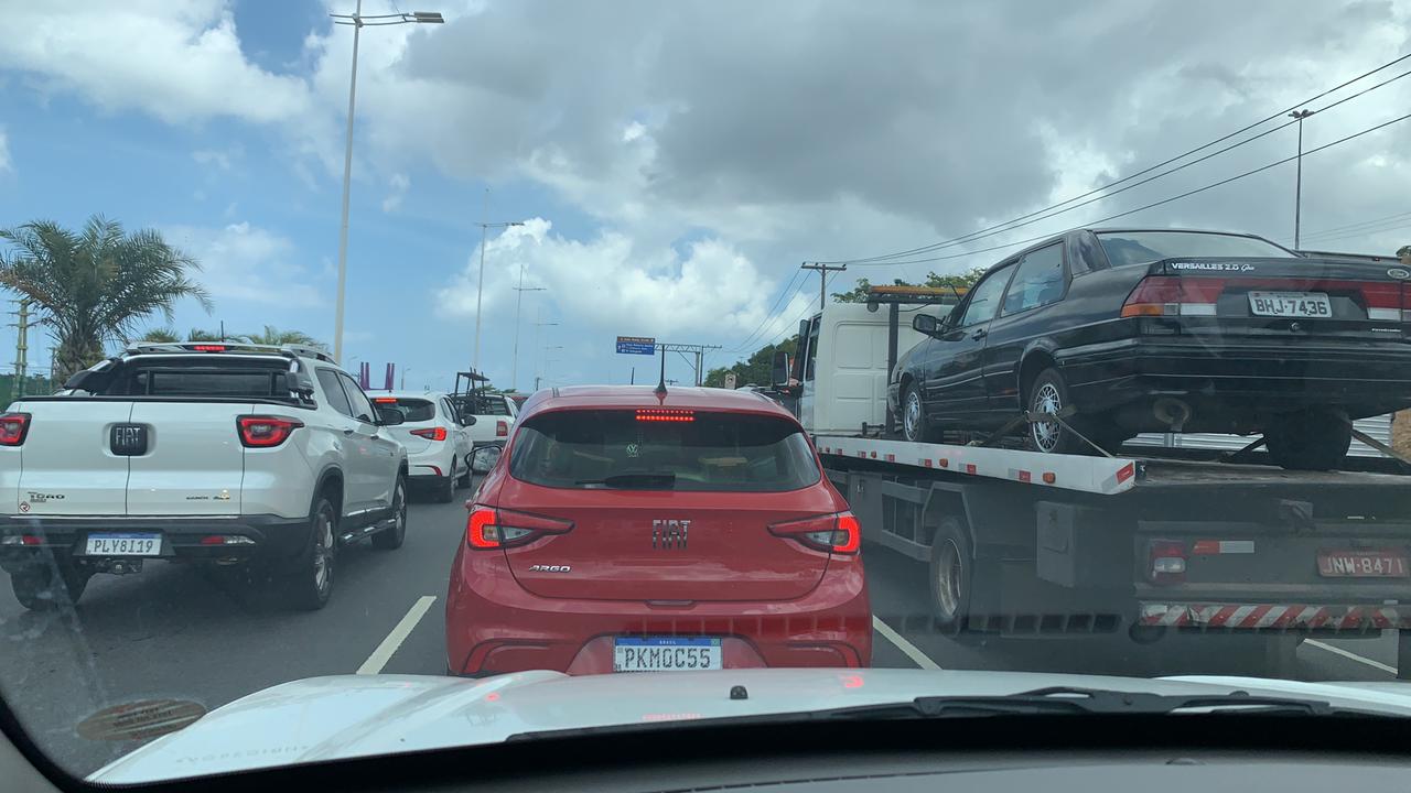 Segundo informações da Superintendência de Trânsito de Salvador, os veículos se concentram na Avenida Paralela, na altura do Imbuí, sentido centro Segundo informações da Superintendência de Trânsito de Salvador, os veículos se concentram na Avenida Paralela, na altura do Imbuí, sentido centro