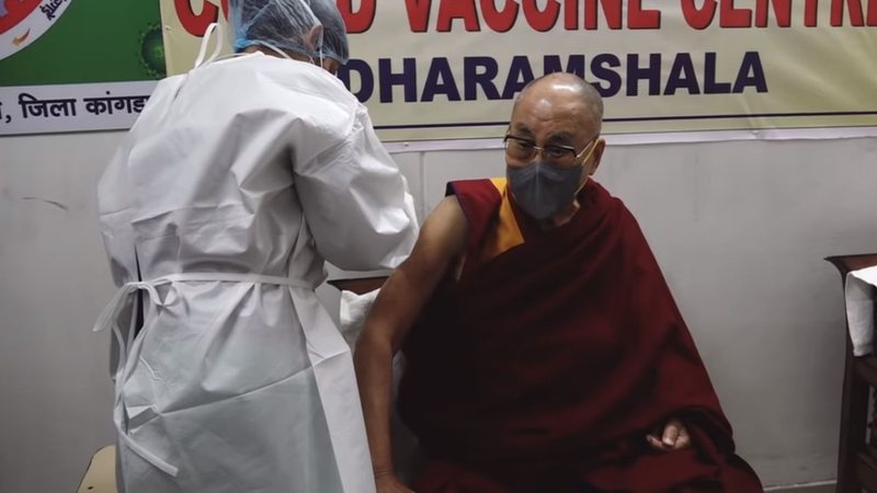 Imagem de Dalai Lama recebe primeira dose de vacina contra coronavírus Imagem de Dalai Lama recebe primeira dose de vacina contra coronavírus