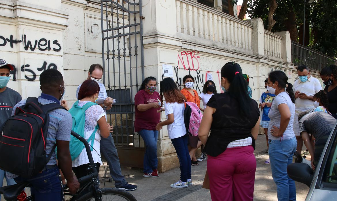 Recomendação é que só 35% dos alunos sejam atendidos presencialmente Recomendação é que só 35% dos alunos sejam atendidos presencialmente