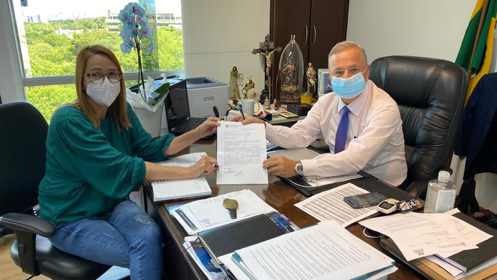 A assinatura contou com a presença da vice-prefeita e secretária de Saúde do município, Kátia Cristina Alves de Souza A assinatura contou com a presença da vice-prefeita e secretária de Saúde do município, Kátia Cristina Alves de Souza