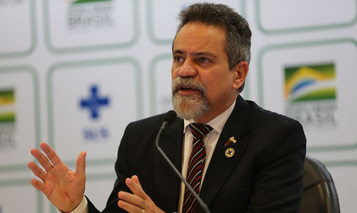 Secretário executivo da pasta, Élcio Franco