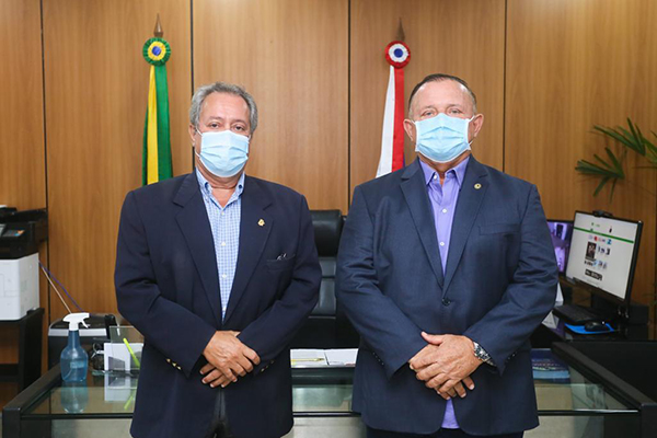 O presidente da Assembleia Legislativa da Bahia, Adolfo Menezes, recebeu em audiência o presidente da Federação das Indústrias do Estado da Bahia (FIEB), Ricardo Alban