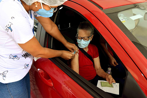 A recomendação é que a dose de reforço da CoronaVac seja aplicada 28 dias após a administração da primeira aplicação