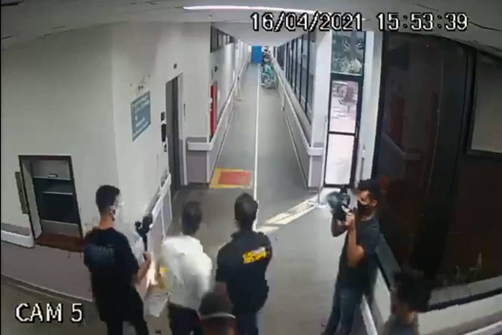 Imagens das câmeras de segurança mostram comitiva de parlamentares no Hospital Geral de Guarulhos - Reprodução
