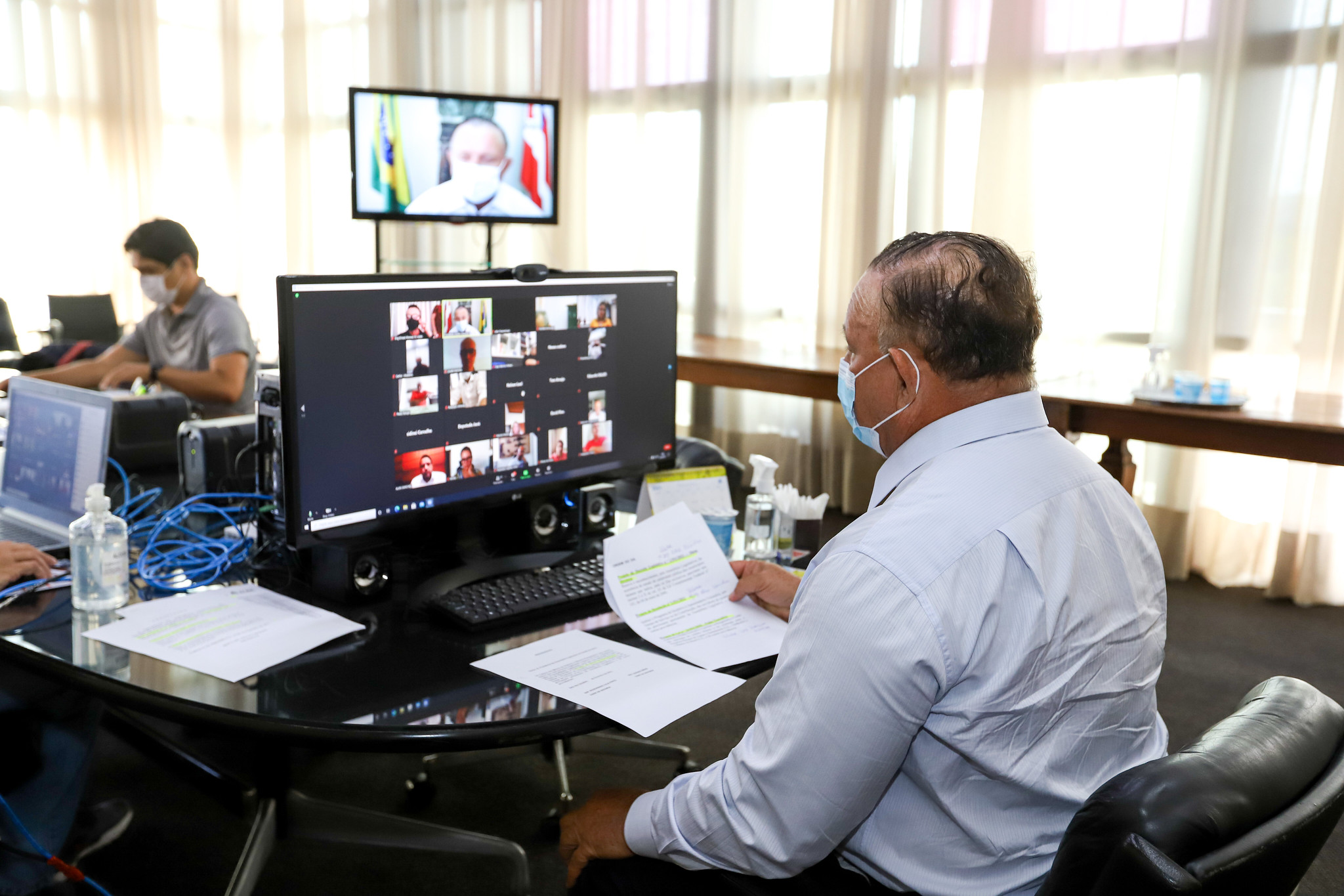 Na imagem, o presidente da AL-BA, Adolfo Menezes, do PSD