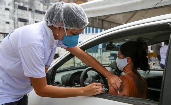 Drive-thru de vacinação poderá ser ponto de arrecadação de alimentos em Salvador Drive-thru de vacinação poderá ser ponto de arrecadação de alimentos em Salvador