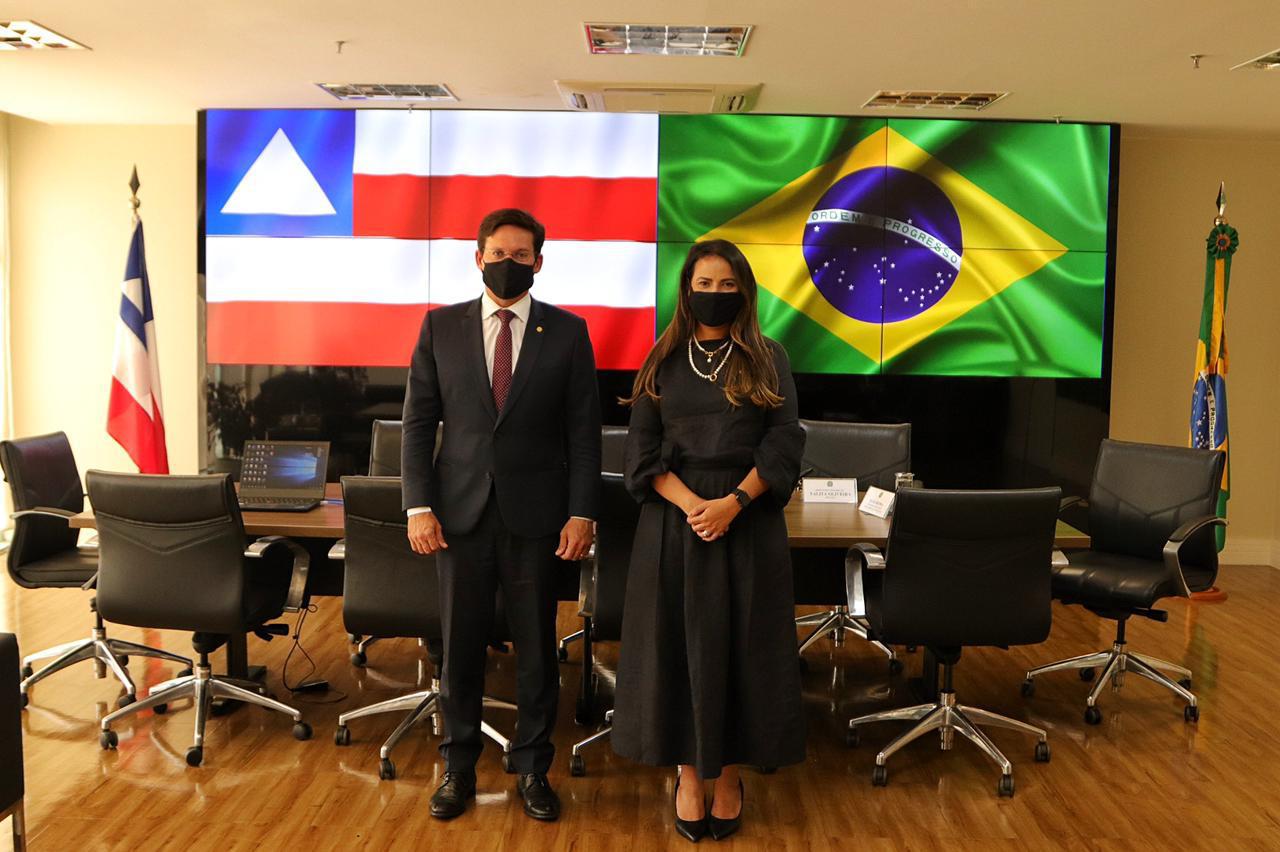 Na imagem, a deputada estadual Talita Oliveira aparece ao lado do ministro João Roma Na imagem, a deputada estadual Talita Oliveira aparece ao lado do ministro João Roma