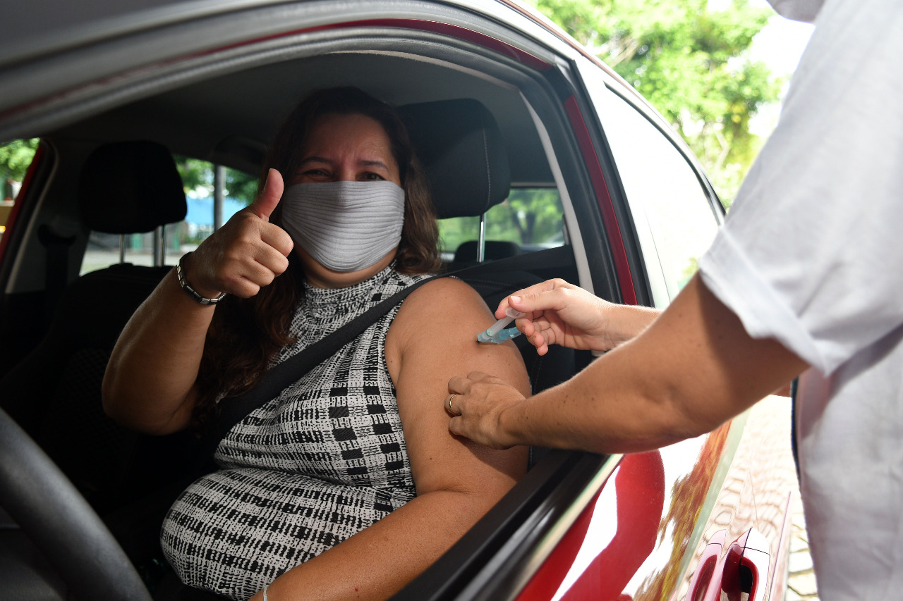 Nas últimas 24 horas, 208 mil pessoas tomaram a segunda dose do imunizante. Entretanto, 14 Estados não atualizaram dados da vacinação