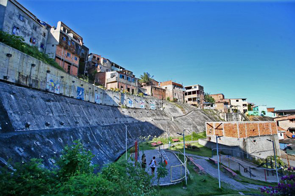 Mais de um milhão de metros quadrados de área dos municípios de Salvador e Candeias, na Região Metropolitana de Salvador, serão destinados à construção de contenções de encostas