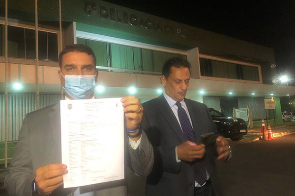 O senador Flávio Bolsonaro (Republicanos-RJ) e o advogado Frederick Wassef O senador Flávio Bolsonaro (Republicanos-RJ) e o advogado Frederick Wassef