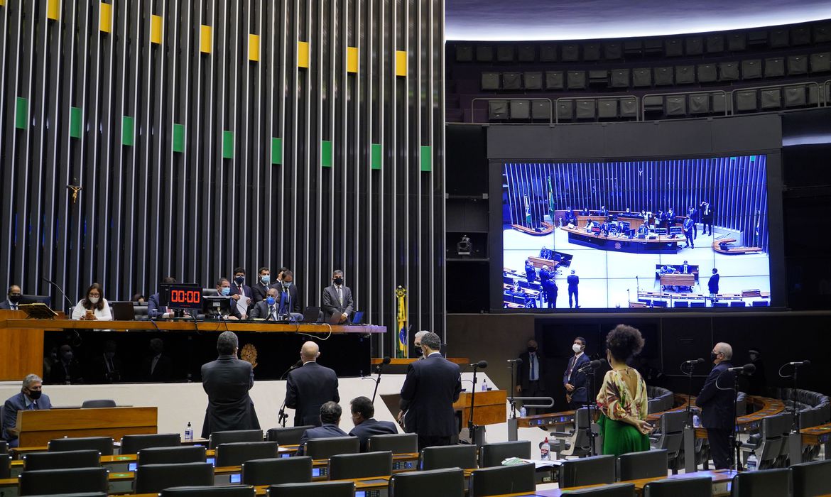 Outros projetos relacionados à pandemia também estão na pauta de hoje Outros projetos relacionados à pandemia também estão na pauta de hoje