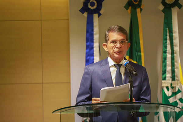General da reserva e novo presidente da Petrobras, Joaquim Silva e Luna, tomou posse nesta segunda-feira (19) 