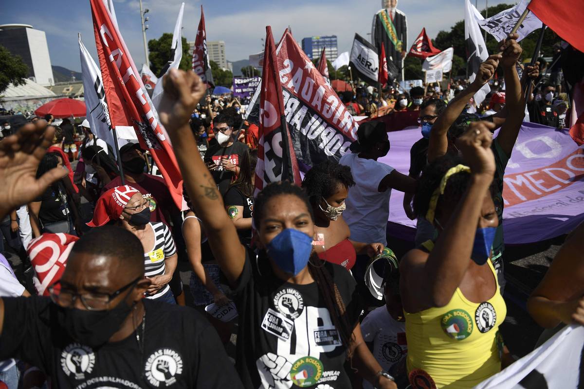 Ato divide legendas em razão da Covid-19; organizadores recomendam uso de máscara e distanciamento