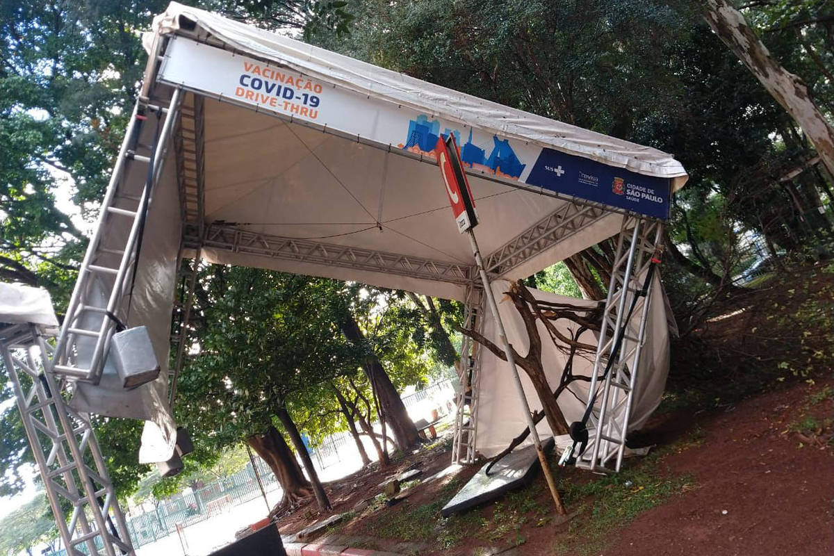Não havia nenhum carro aguardando na fila de vacinação na hora do incidente, que não deixou nenhum ferido