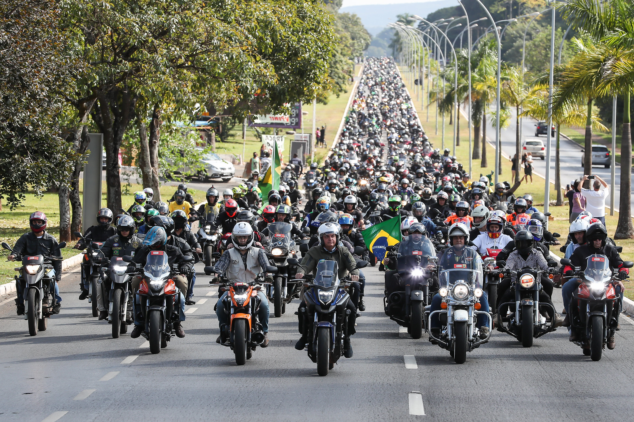 Passeio de moto de Bolsonaro pelas ruas de Brasília Passeio de moto de Bolsonaro pelas ruas de Brasília