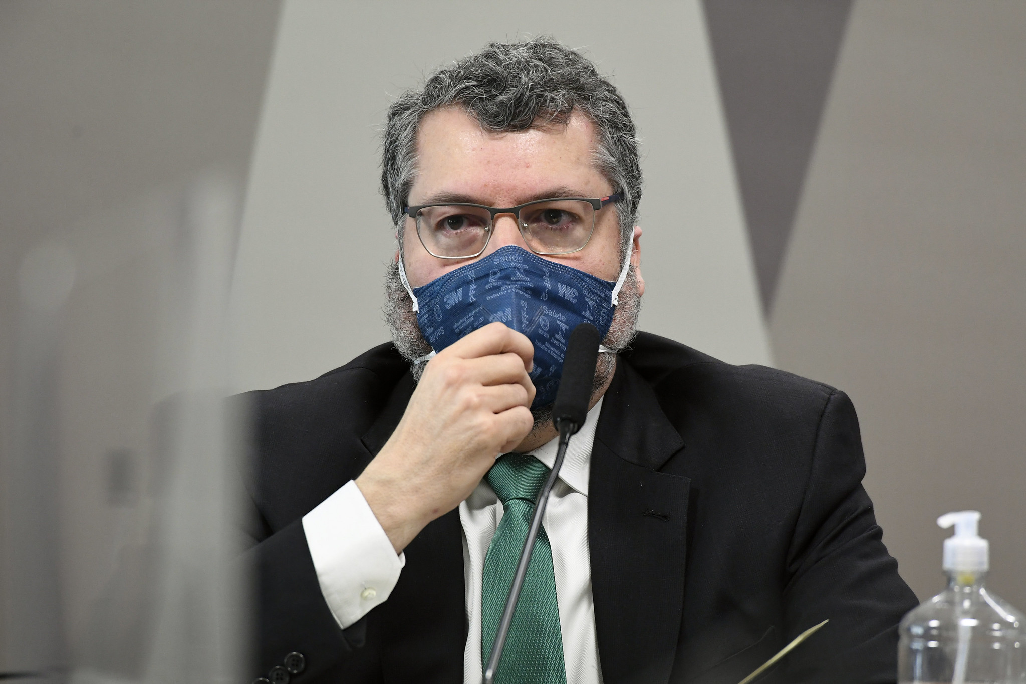 Ex-ministro das Relações Exterior prestou depoimento nesta terça (18) e foi chamado de mentiroso