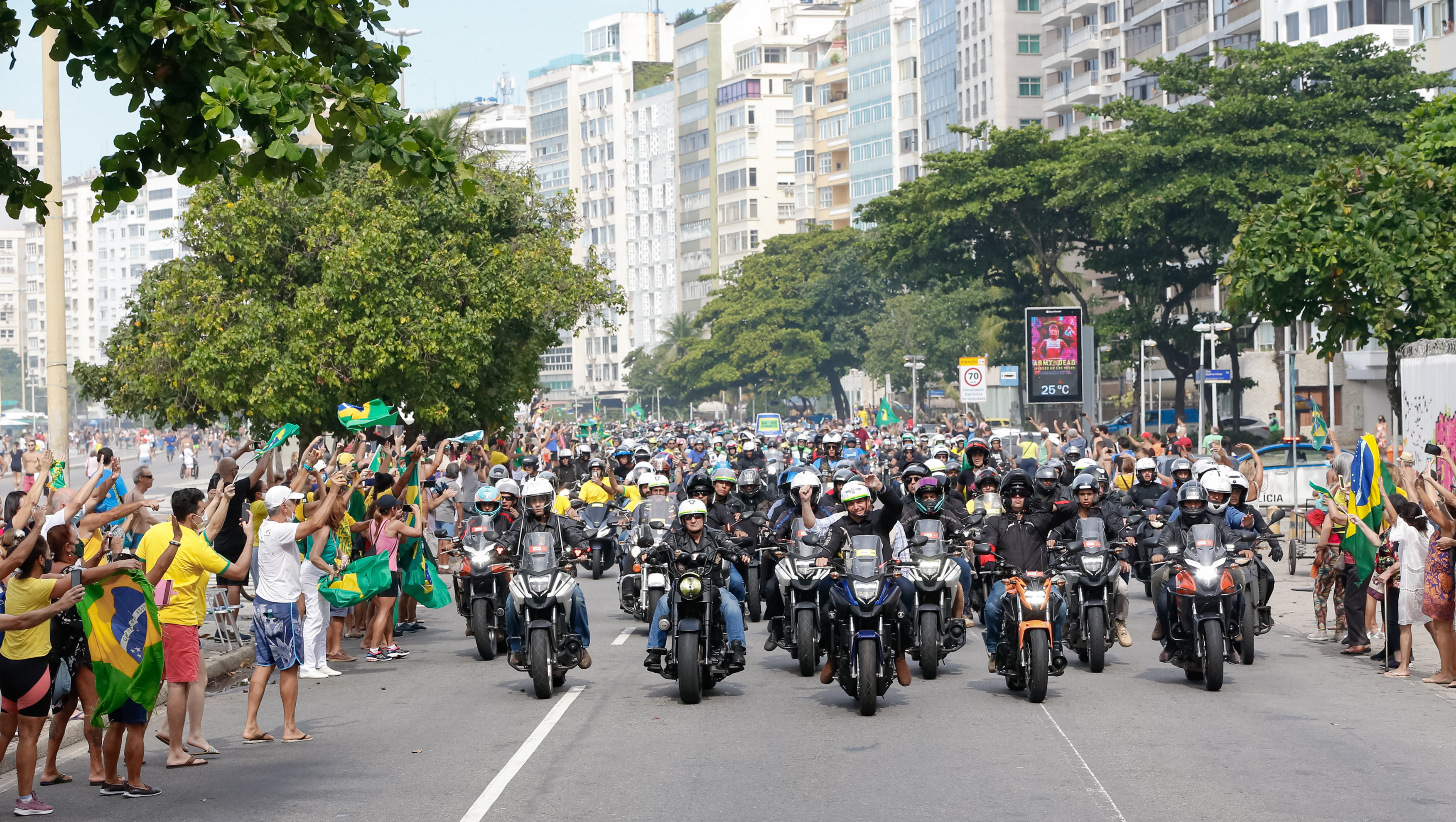Para o senador, a manifestação, no Rio, é mais um ato de desespero de Bolsonaro Para o senador, a manifestação, no Rio, é mais um ato de desespero de Bolsonaro