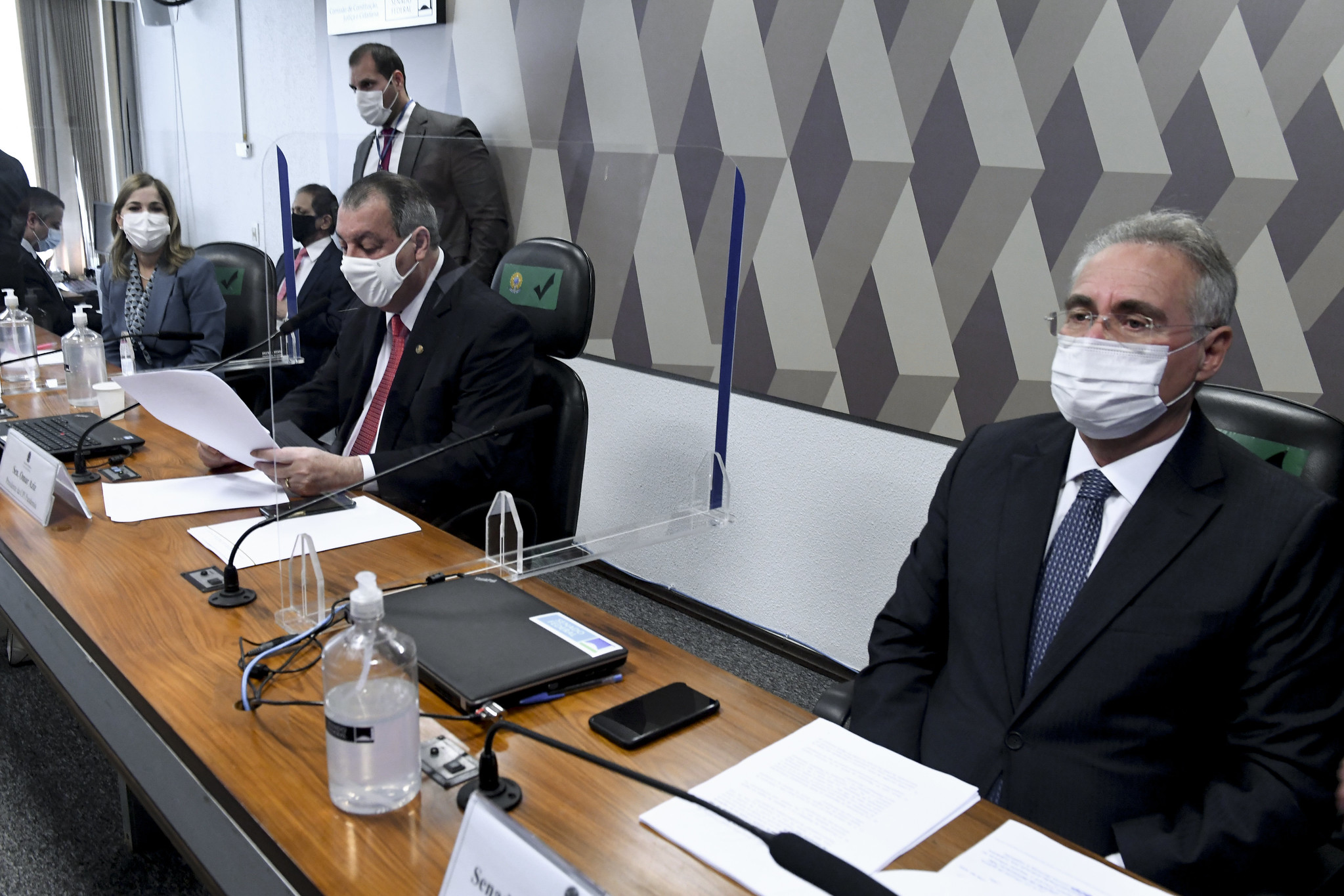 A fala provocou reação imediata de senadores governistas, que afirmaram que haveria um pré-julgamento e um paralelo "absurdo" A fala provocou reação imediata de senadores governistas, que afirmaram que haveria um pré-julgamento e um paralelo "absurdo"