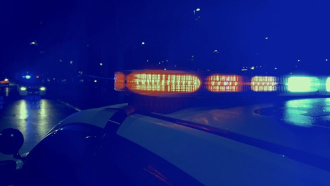 Três pessoas saíram de um SUV e abriram fogo contra a multidão do lado de fora, disse o diretor de polícia Alfredo "Freddy" Ramirez III