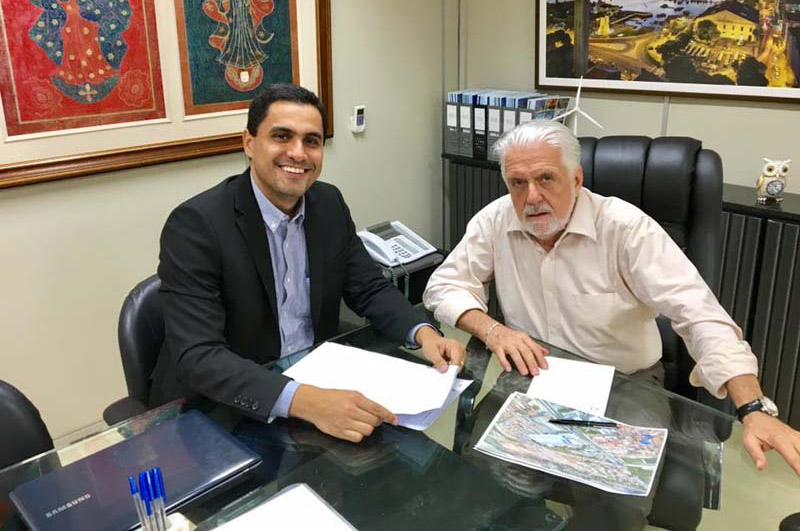 O prefeito de Itaberaba Ricardo Mascarenhas com o senador e ex-governador Jaques Wagner