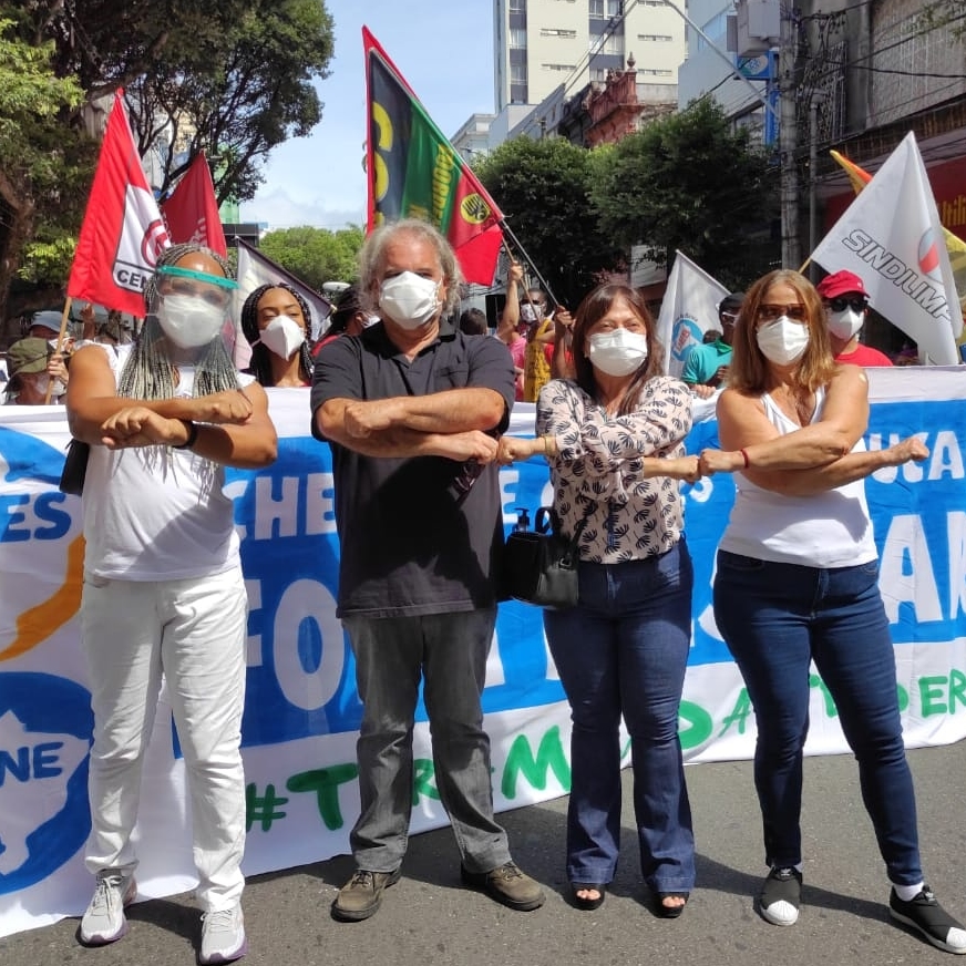 O ato realizado em todo Brasil, reuniu em Salvador entidades estudantis e de trabalhadores, representantes políticos, movimentos sociais e sociedade civil