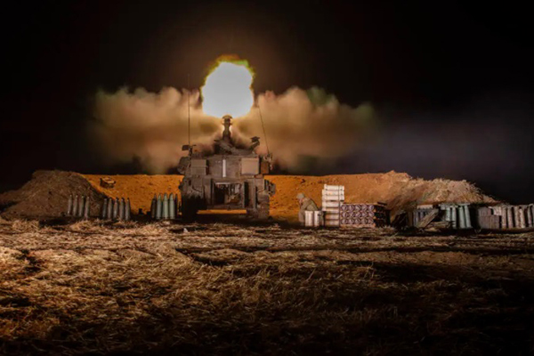 Artilharia israelense dispara perto da fronteira com a Faixa de Gaza 