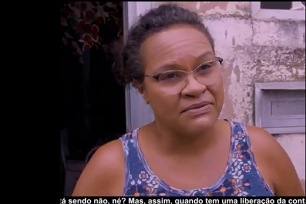 A atriz profissional Barbara Borgga interpreta beneficiária do programa Estado Solidário criado pelo governo para ajudar carentes na pandemia A atriz profissional Barbara Borgga interpreta beneficiária do programa Estado Solidário criado pelo governo para ajudar carentes na pandemia