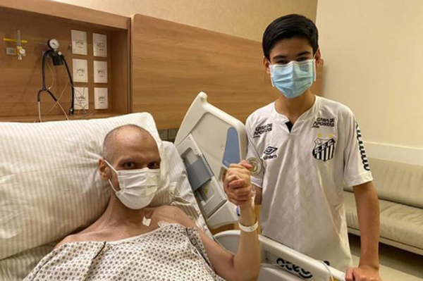 Tomás, 15, contou ao Fantástico que abraçou o prefeito licenciado e pediu para ele descansar Tomás, 15, contou ao Fantástico que abraçou o prefeito licenciado e pediu para ele descansar