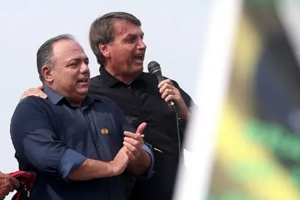 Participação do general da ativa Eduardo Pazuello, ex-ministro da Saúde, em uma manifestação política ao lado do presidente Jair Bolsonaro