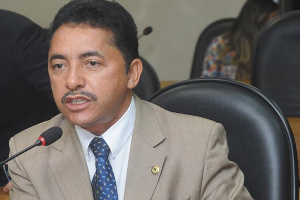 Deputado estadual Roberto Carlos, do PV, diz que partido aguada manifestação do governador Deputado estadual Roberto Carlos, do PV, diz que partido aguada manifestação do governador