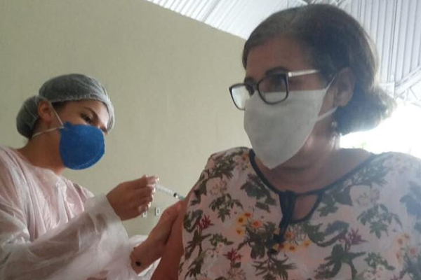 Vacinação contra a Covid-19 em trabalhadores da educação, com idade acima de 55 anos