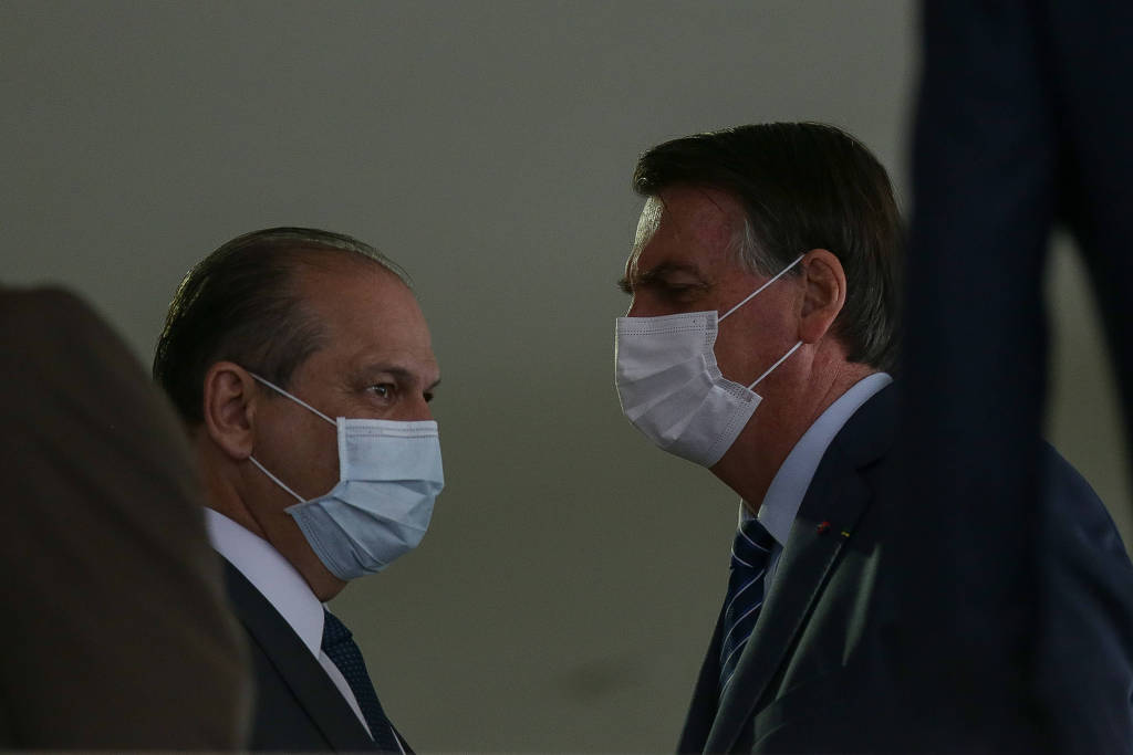 Ricardo Barros e Jair Bolsonaro em cerimônia no Planalto Ricardo Barros e Jair Bolsonaro em cerimônia no Planalto