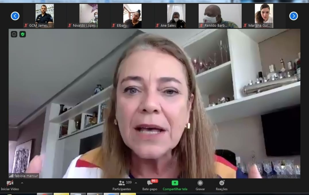 Segundo a deputada estadual, ela está bem e sem sintomas graves causados pela doença