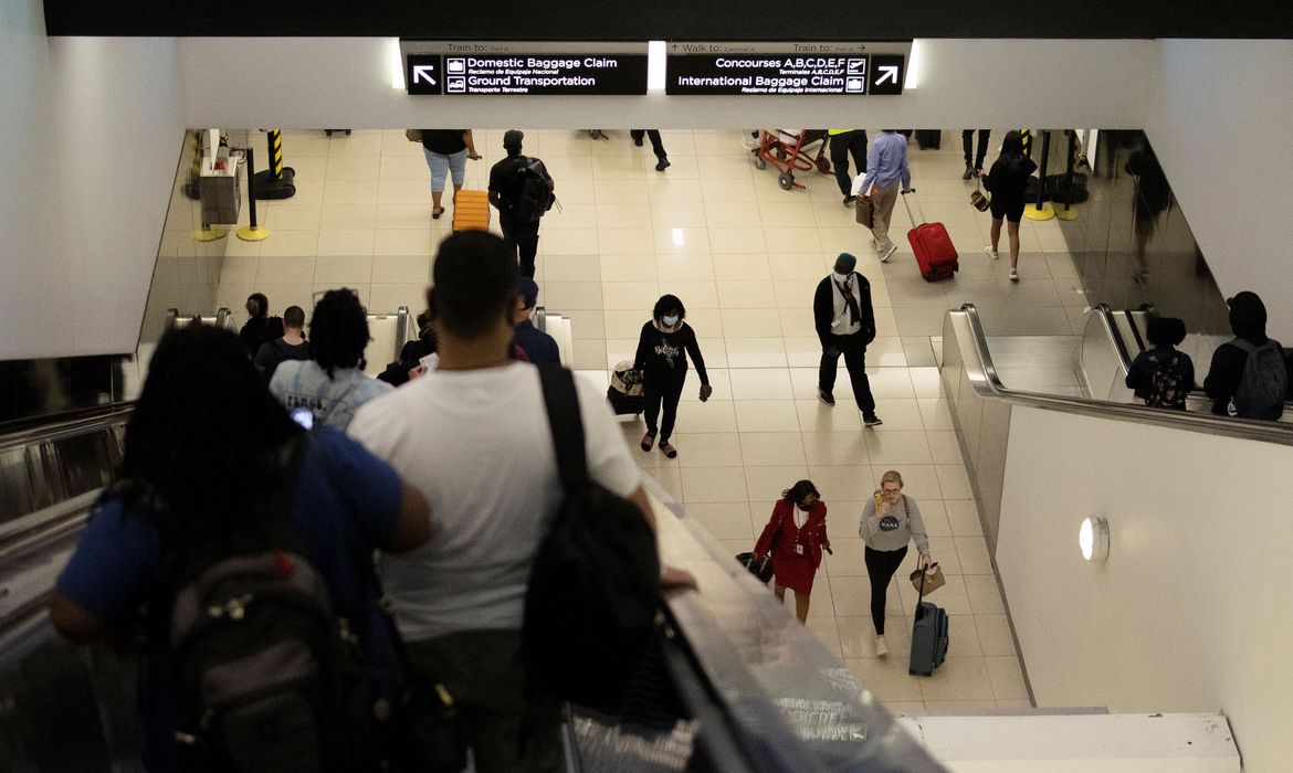 Muitas companhias aéreas estão com dificuldade em recontratar pilotos, assim como tripulação de cabine