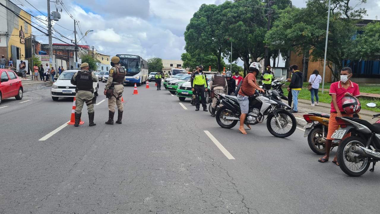 Blitz realiza abordagens preventivas nas principais vias de trânsito da capital baiana