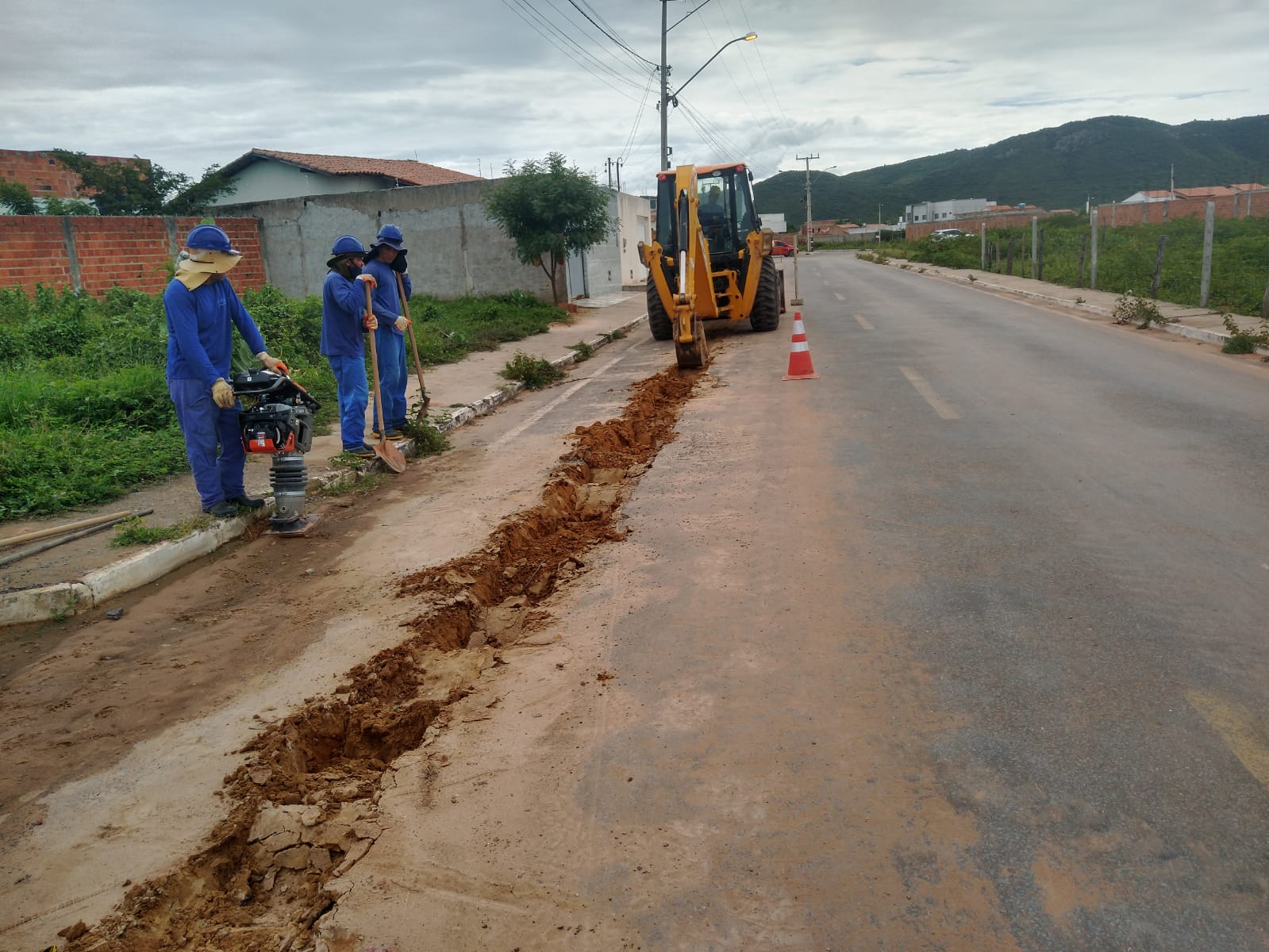 Implantação de rede de esgoto no município de Ibotirama Implantação de rede de esgoto no município de Ibotirama