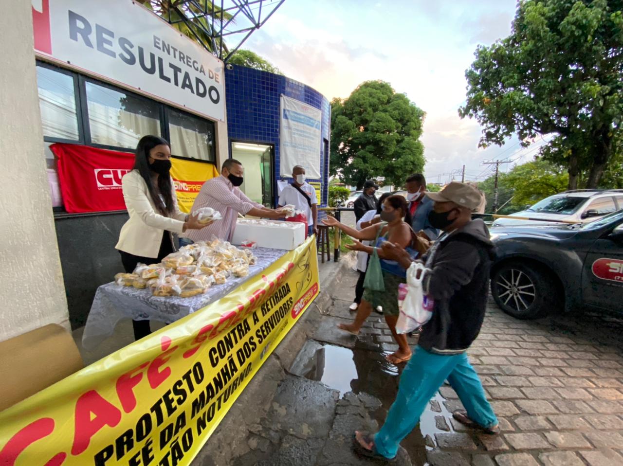 Servidores do Hospital Ana Nery protestam contra retirada do café da manhã Servidores do Hospital Ana Nery protestam contra retirada do café da manhã