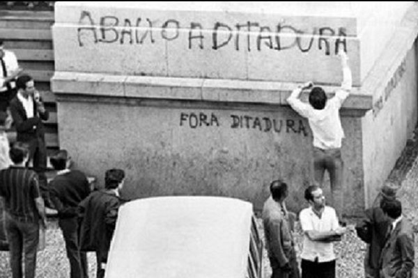 Manifestação durante a ditadura militar no Brasil